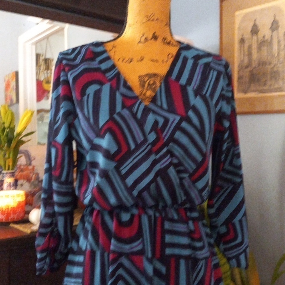 Everly Blue & Fuchsia Graphic Block Print Roll Up Sleeve Pull On Mini Dress - Picture 2 of 15